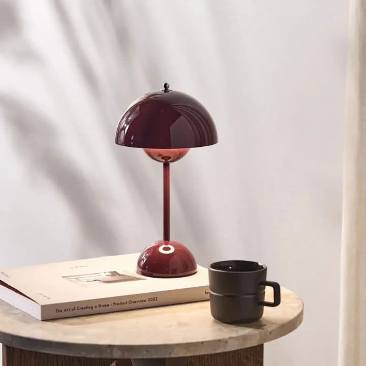 Lampada da tavolo LED moderna, senza fili e dimmerabile 