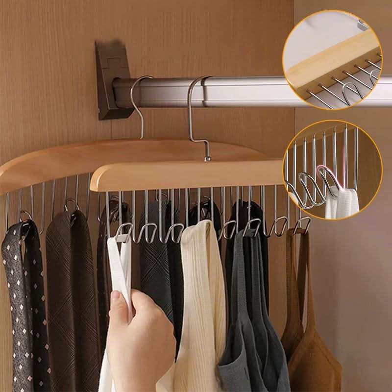 Dřevěný věšák s více háčky pro elegantní uspořádání 