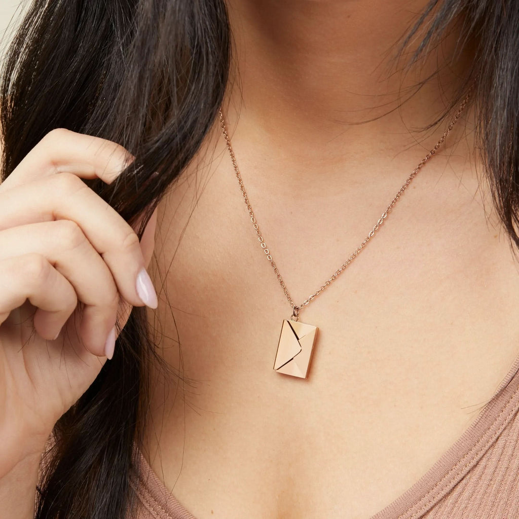 Collana a busta segreta con un messaggio d'amore nascosto 