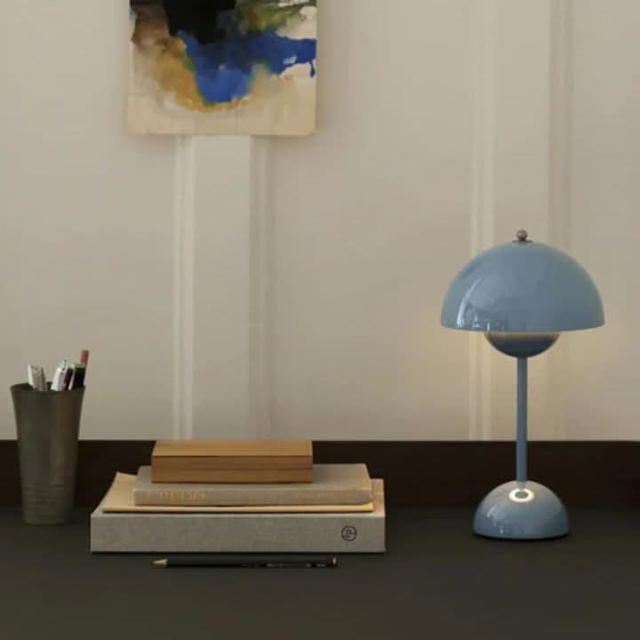 Moderne, kabellose und dimmbare LED-Tischlampe 