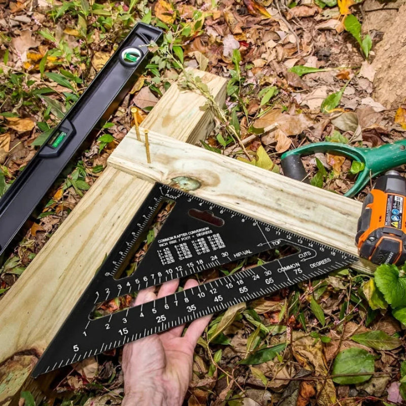 Un instrument 5 în 1 indispensabil pentru tăieturi perfecte 