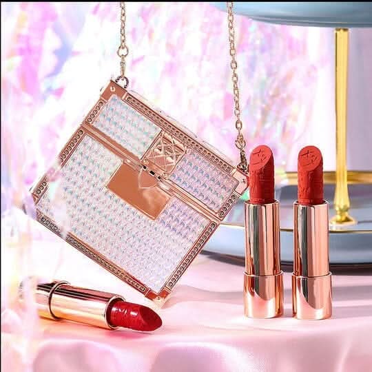 Matt Lippenstifte in schickem Handtaschen-Set 