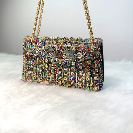 Strahlen Sie am Abend mit dieser glamourösen Strass-Clutch 